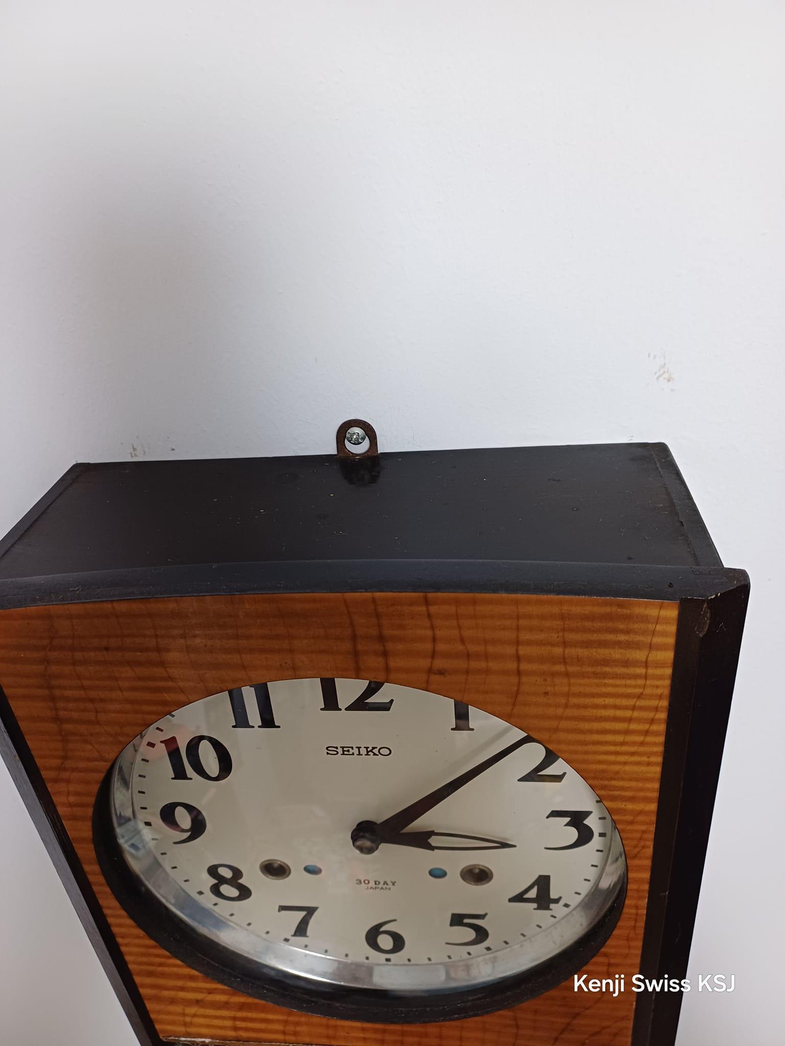 Seiko Wooden Wall clock 30days wind Hourly Chime Power reserve